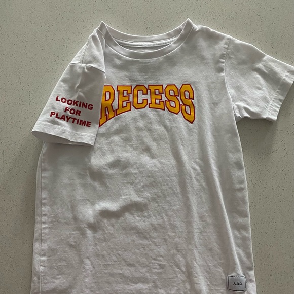 KIDS BUNDLE ONE SWEATER 3 T-SHIRTS - Picture 3 of 7